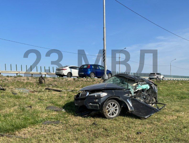 Смертельное ДТП на Кубани: «БМВ» врезался в столб из-за лопнувшего колеса