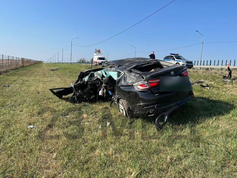 Смертельное ДТП на Кубани: «БМВ» врезался в столб из-за лопнувшего колеса