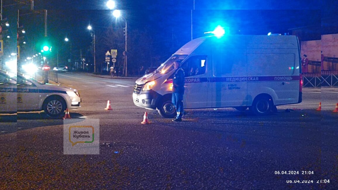  В Краснодарском крае машина скорой помощи на пешеходном переходе сбила мужчину 