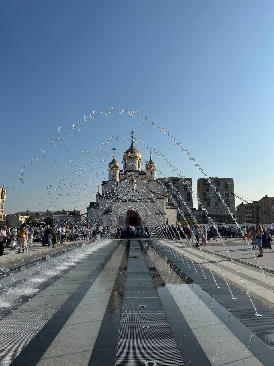 В Анапе патриарх Кирилл освятил Владимирский храм