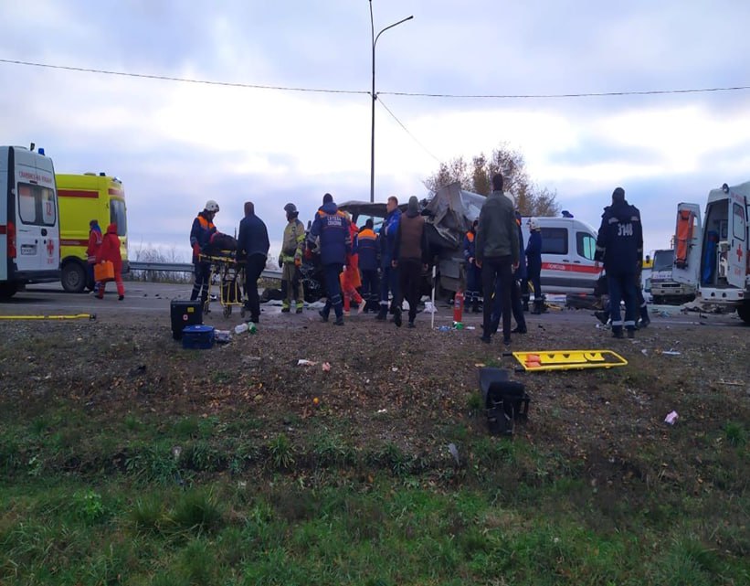 Пятеро пострадавших в ДТП с бензовозом и автобусом в Краснодарском крае находятся в тяжелом состоянии