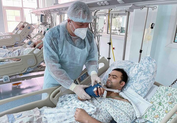 Краснодарские врачи пришили мужчине отрубленную руку ВИДЕО