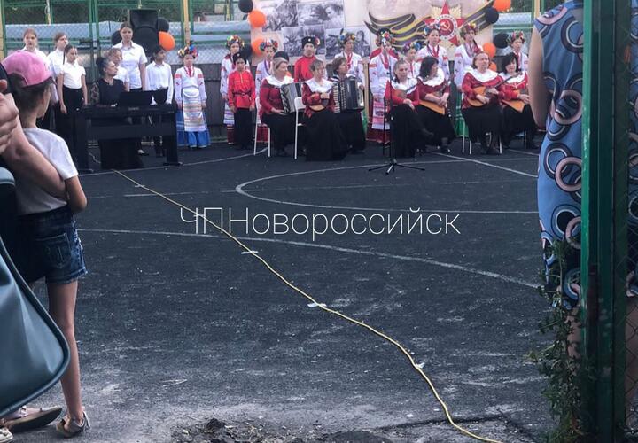 Пиар с душком: в Новороссийске депутат устроила вонючий концерт