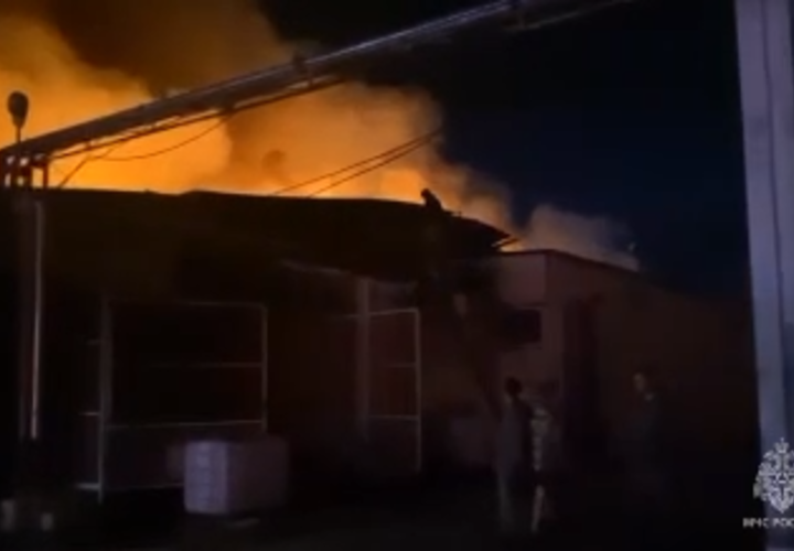 Под Темрюком потушили пожар на винном заводе