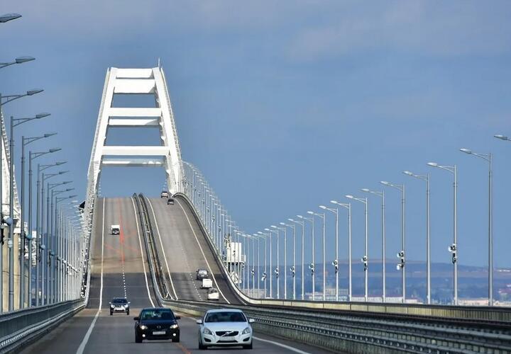 В пробке у Крымского моста стоит более 1200 автомобилей