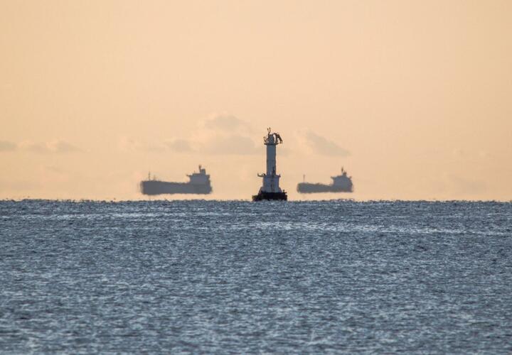 Парящие корабли: необычное природное явление снял фотограф в Новороссийске