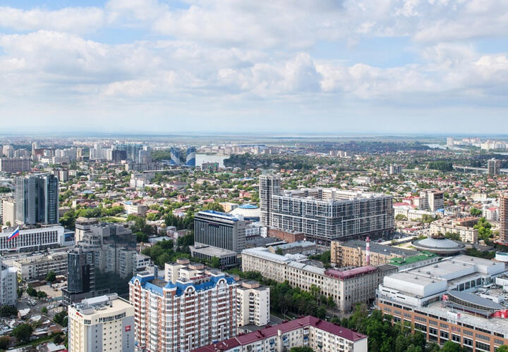 Жители Краснодара массово жалуются на запах гари в воздухе