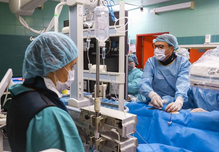Хирурги в Краснодаре впервые провели уникальную операцию на сердце