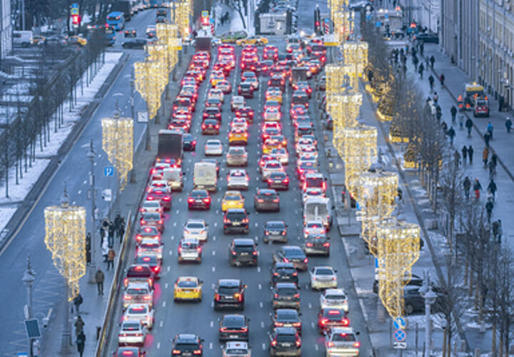 Столица пробок: в Сочи новый ремонт дороги парализует движение на федеральной трассе