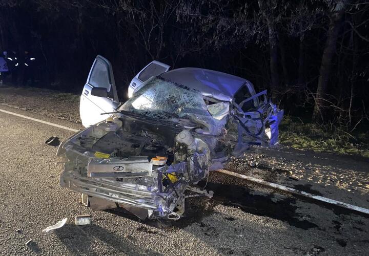 В лобовом столкновении с автофургоном на Кубани погиб 46-летний водитель «ВАЗ»
