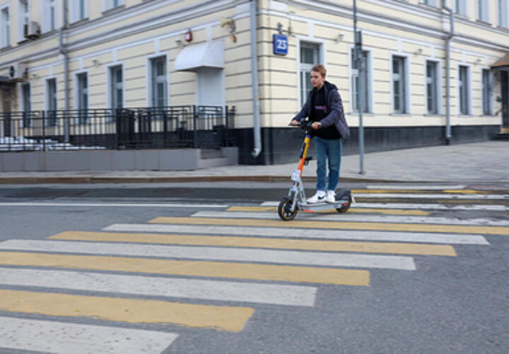 Мэрия райцентра на Кубани оплатила несуществующие работы по установке проекционных пешеходных переходов