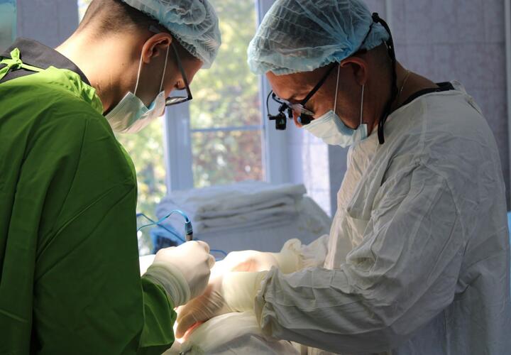 На Кубани провели уникальную операцию по удалению опухоли в труднодоступном месте