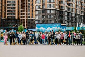 В Краснодаре жильцы микрорайонов и сотрудники «ЮгСтройИнвест» вышли на общегородской субботник