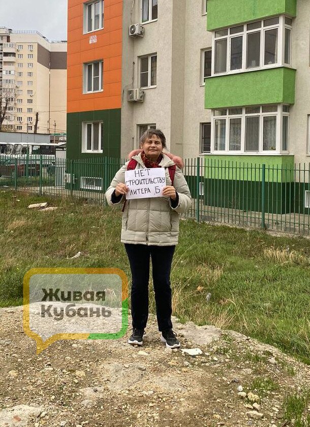 Детская площадка рядом с трансформатором и парковка на газонах: застройщик в Анапе бросил дольщиков с проблемами