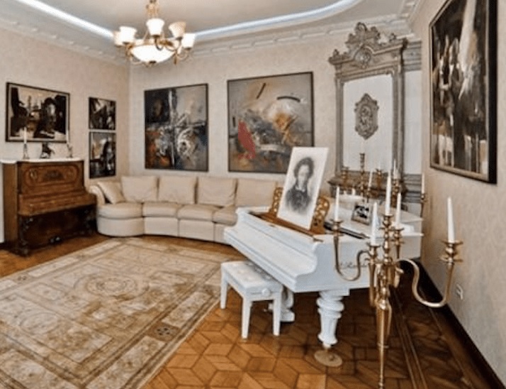 Экс-супруга главы одного из районов Кубани выставила на торги дом в центре города за 350 миллионов рублей