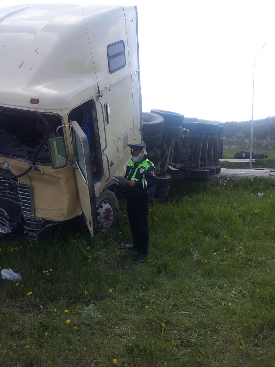 На Кубани в массовом ДТП погиб водитель микроавтобуса