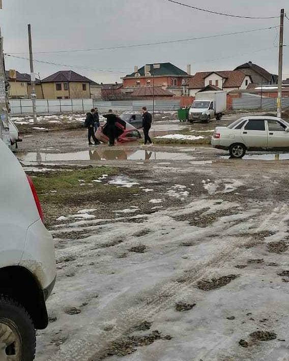 В частном секторе Краснодара размыло дороги (ВИДЕО)