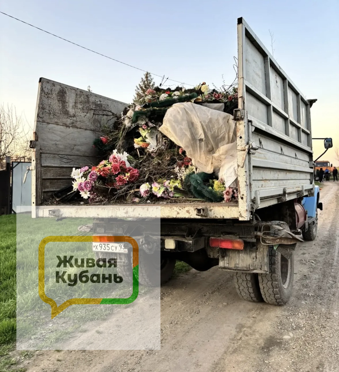 камаз с мусором