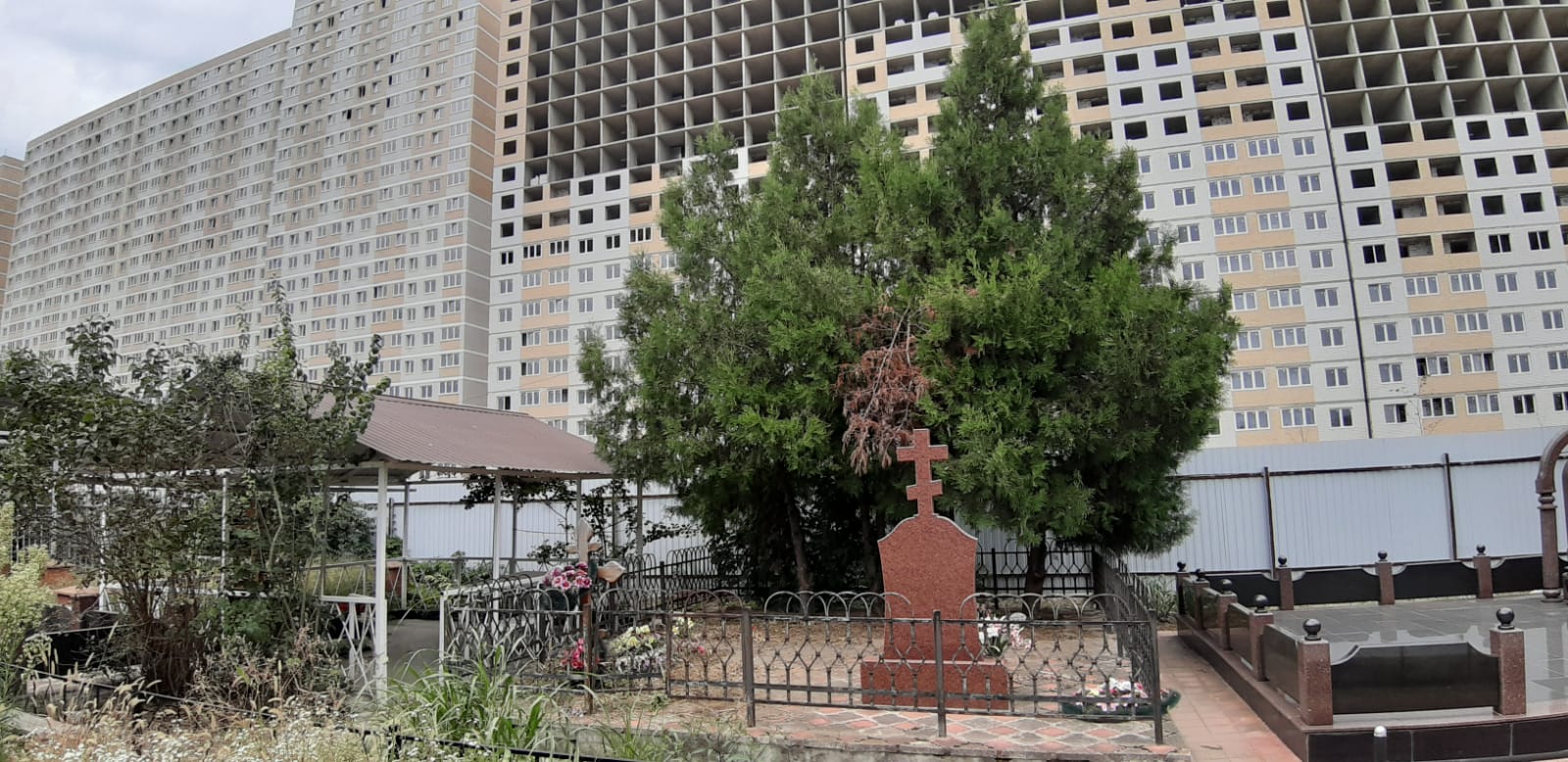 В Краснодаре новостройки «наступают» на покойников ВИДЕО