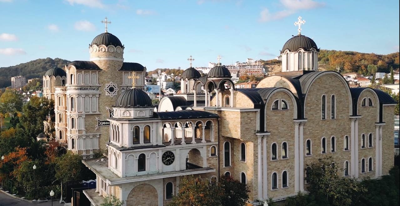«Опытный» архиерей: Сочинский и Туапсинский епископ не впервые принимает участие в ликвидации православных приютов