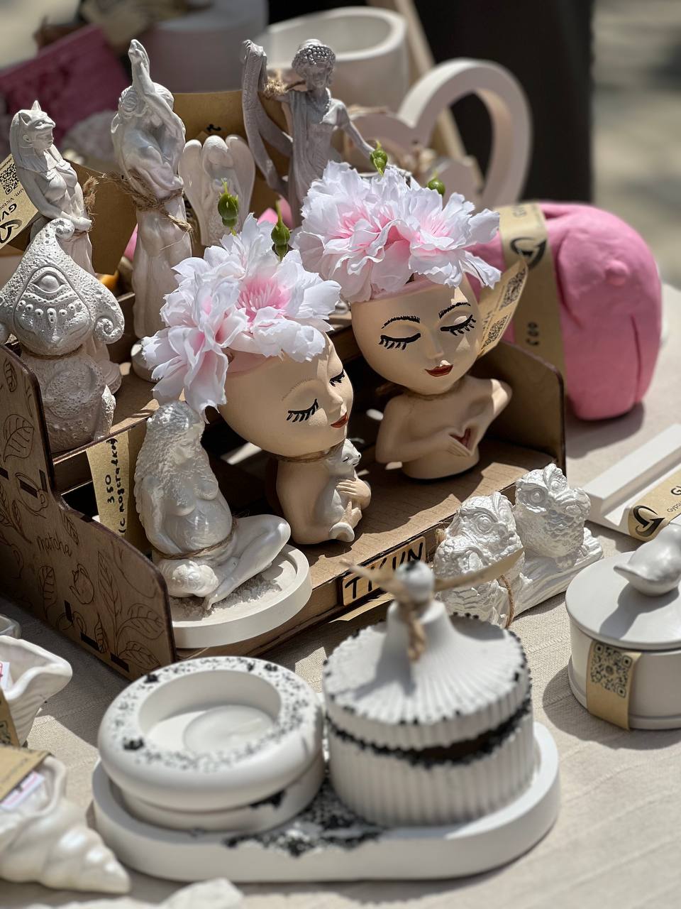 Картины с посланиями и украшения из бисера: ярмарка мастеров прошла в микрорайоне «Самолет» в Краснодаре