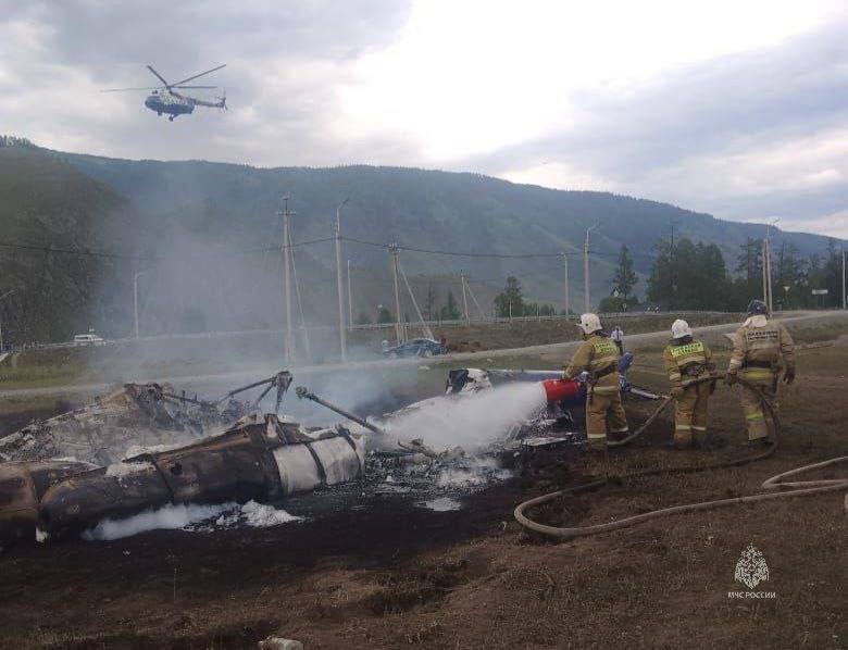 Двое оказались живы: появились новые подробности о крушении вертолета на Алтае