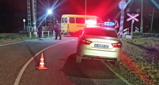 Под Краснодаром «Газель» залетела под пассажирский поезд 