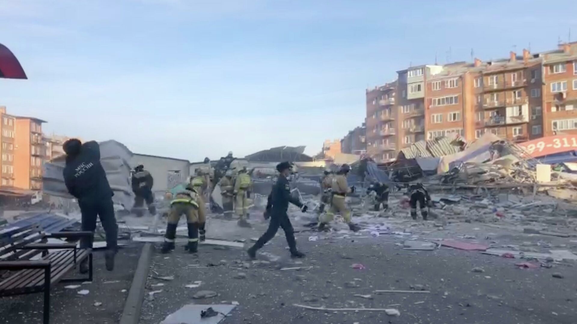 Во Владикавказе мощным взрывом разрушен торговый центр 