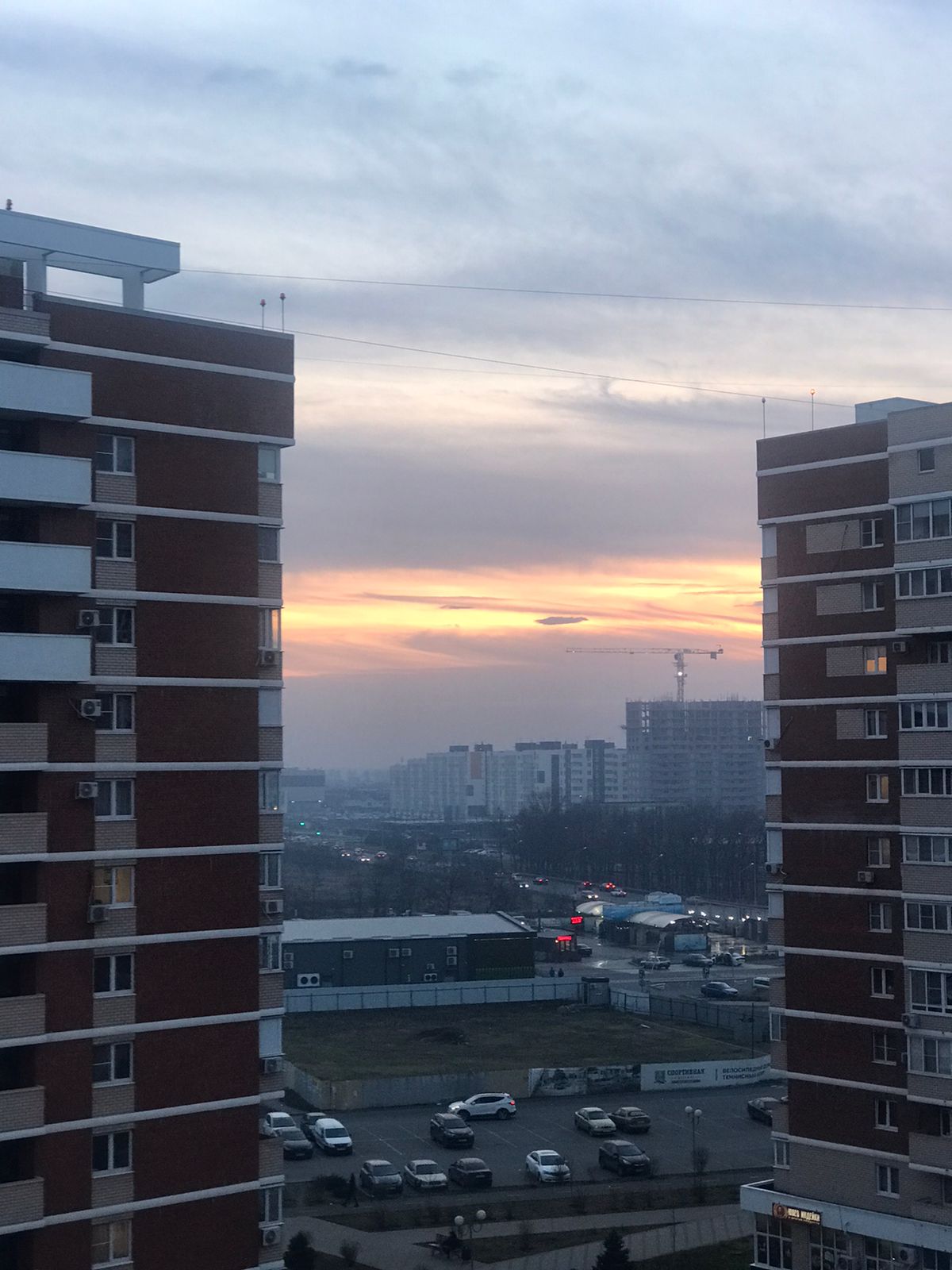 Жители Краснодара вновь пожаловались на запах дыма и смог