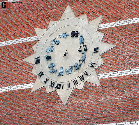 Дом с часами в Усть-Лабинске