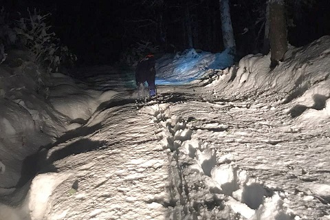 В горах Сочи из-за снегопада застряла группа туристов