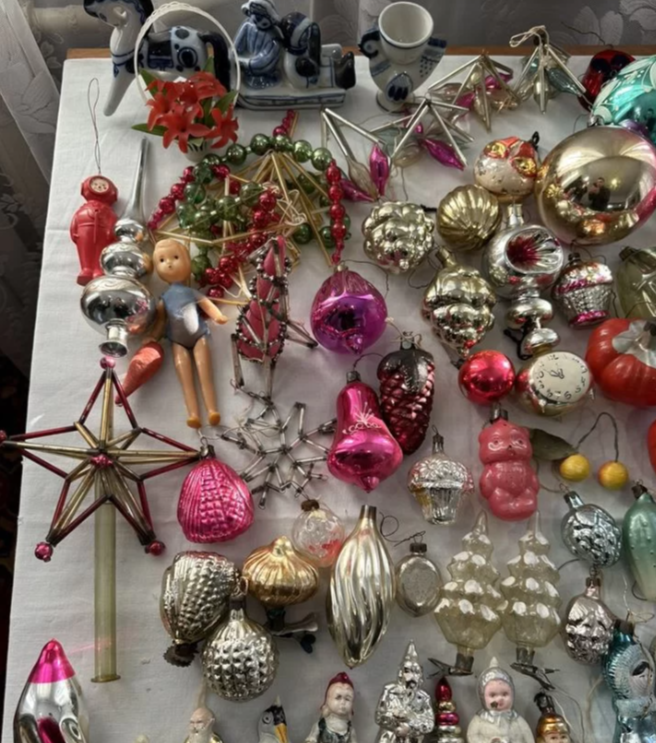 Продается набор из порядка 150 игрушек за 15 000 рублей