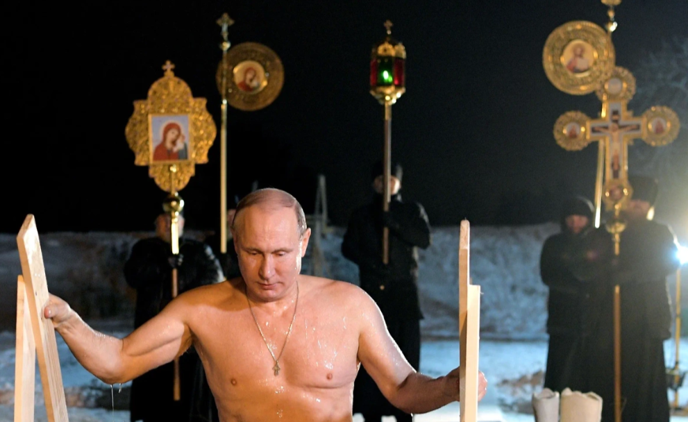 Путин принял участие в Крещенских купаниях в проруби