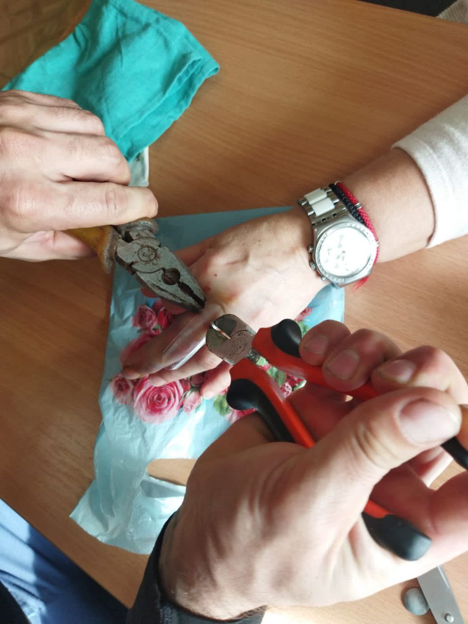 Кольцо с пальца жительницы Новороссийска снимали спасатели