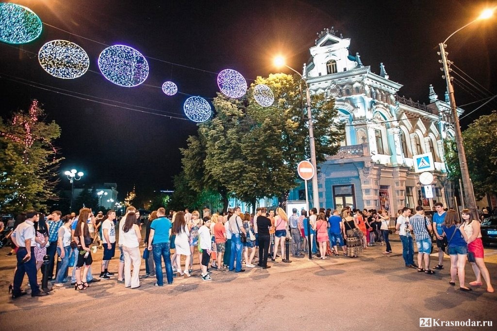 Мэрия Краснодара объяснила запрет на прогулки по Красной притоком беженцев