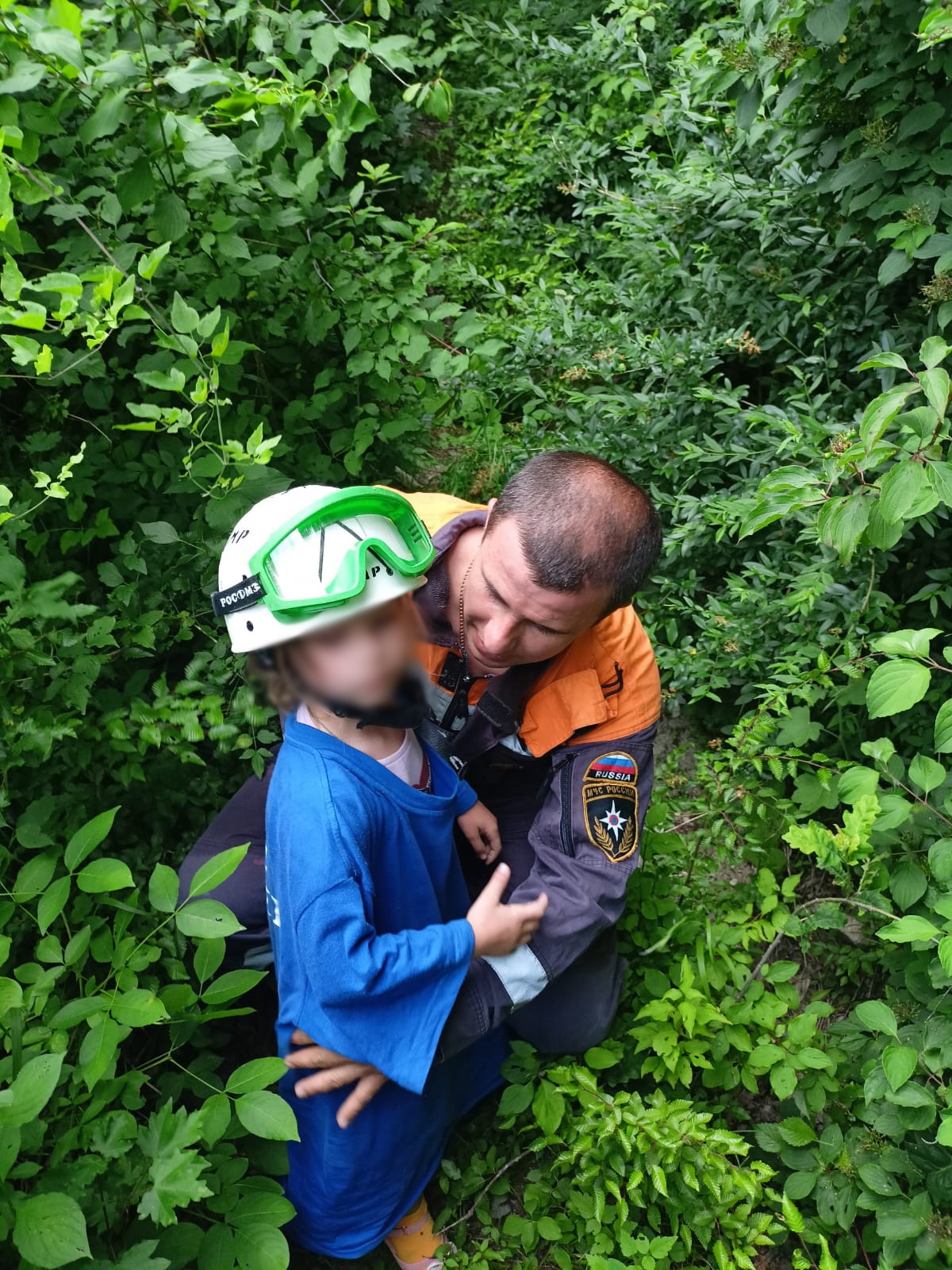 В Сочи семья с двумя детьми потерялась в лесу