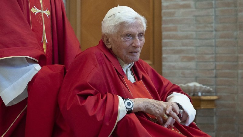 Скончался Бенедикт XVI 