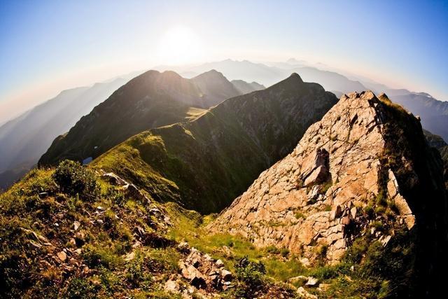 В Сочи отец с дочерью целую ночь провели на склоне горы, пока ждали спасателей