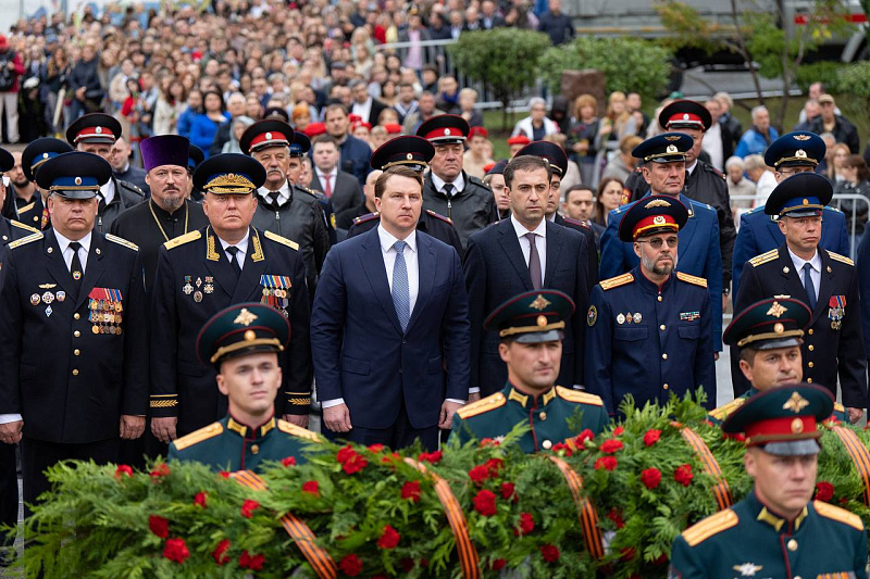 Четыре тысячи жителей пришли сегодня в Сочи на Аллею маршалов