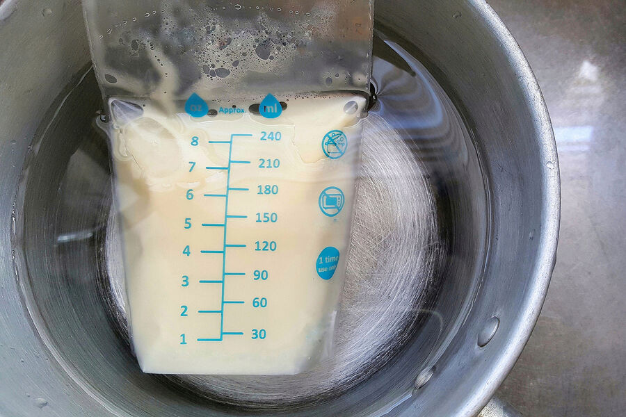 Химики рассказали об опасности при кормлении грудным молоком