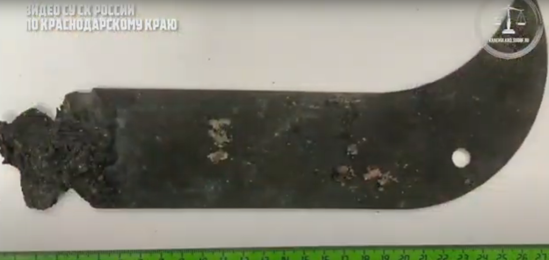 В кубанской станице мужчина на глазах ребенка сучкорубом убил его мать и дедушку