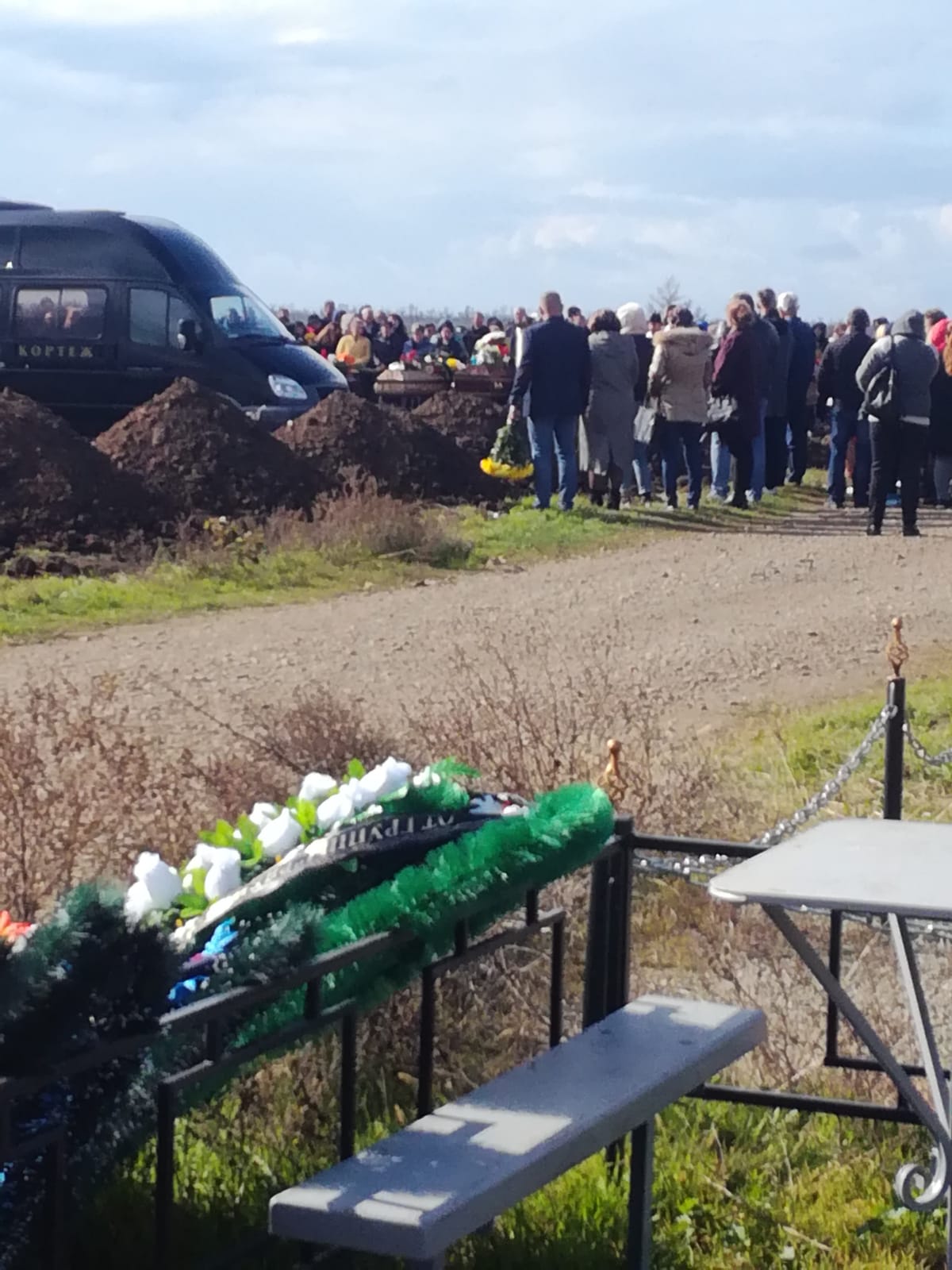 В Ейске проходят похороны семьи Ищенко
