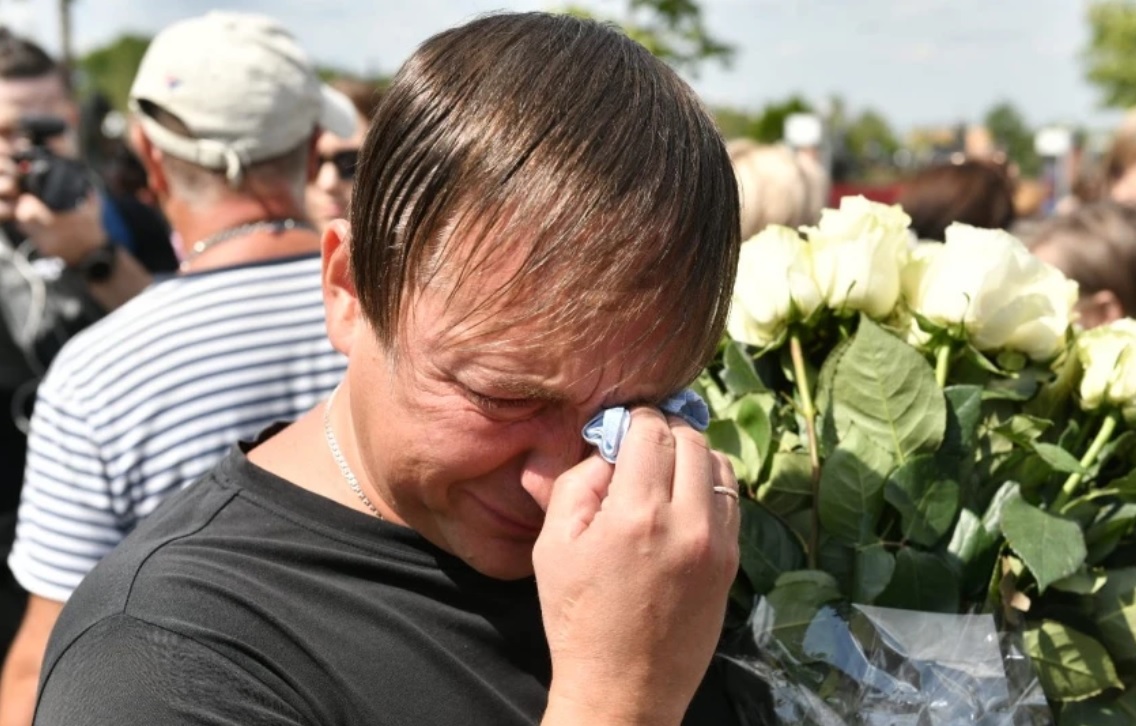 Сотни поклонников 1 августа пришли на могилу Юрия Шатунова