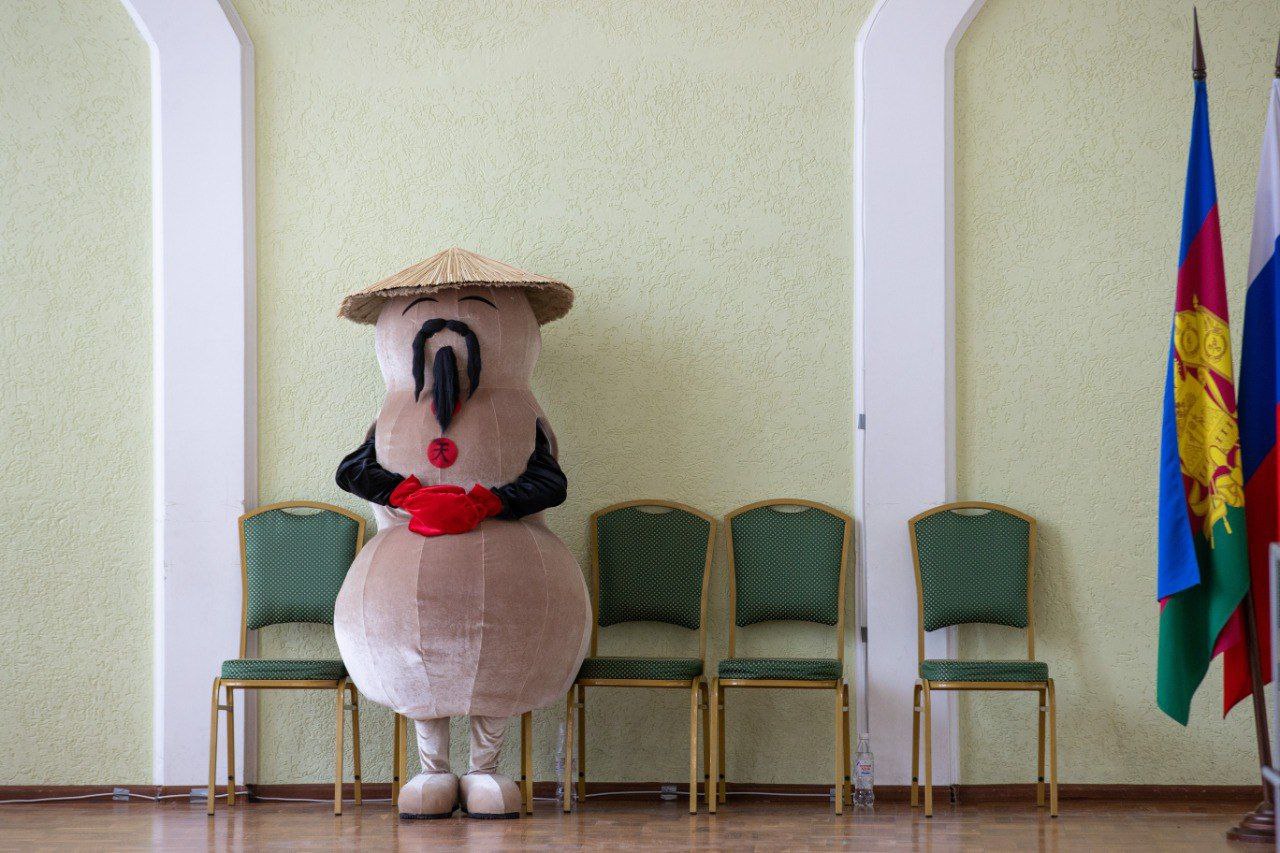 В Анапе семья песковиков пришла на выборы президента России