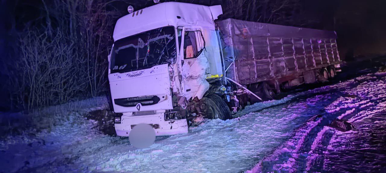 Машина в хлам: на Кубани в страшной аварии погиб водитель иномарки