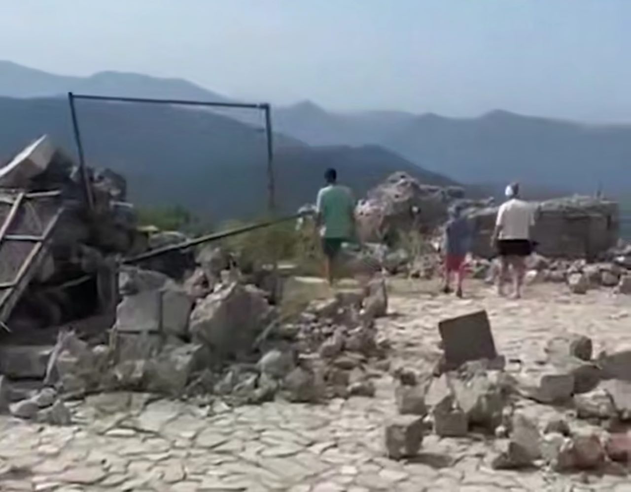 Грозовые ворота разрушили