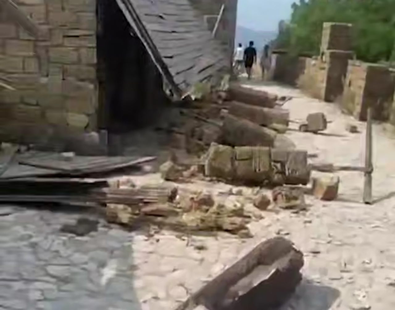 Грозовые ворота разрушили