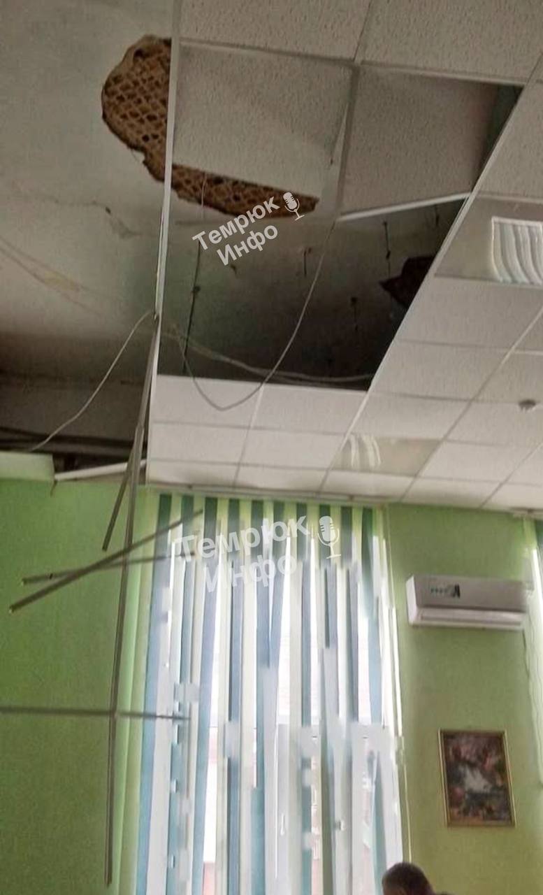Потолок обрушился в темрюкской школе № 14