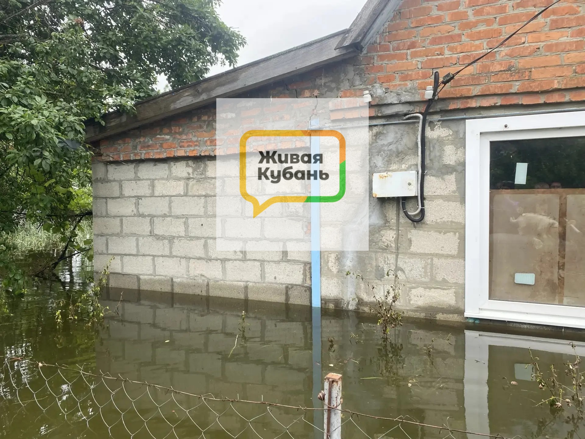 вода