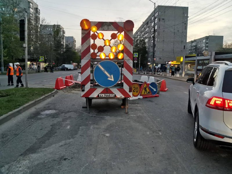 В Комсомольском мкр Краснодара разрыли дорогу, движение ограничено